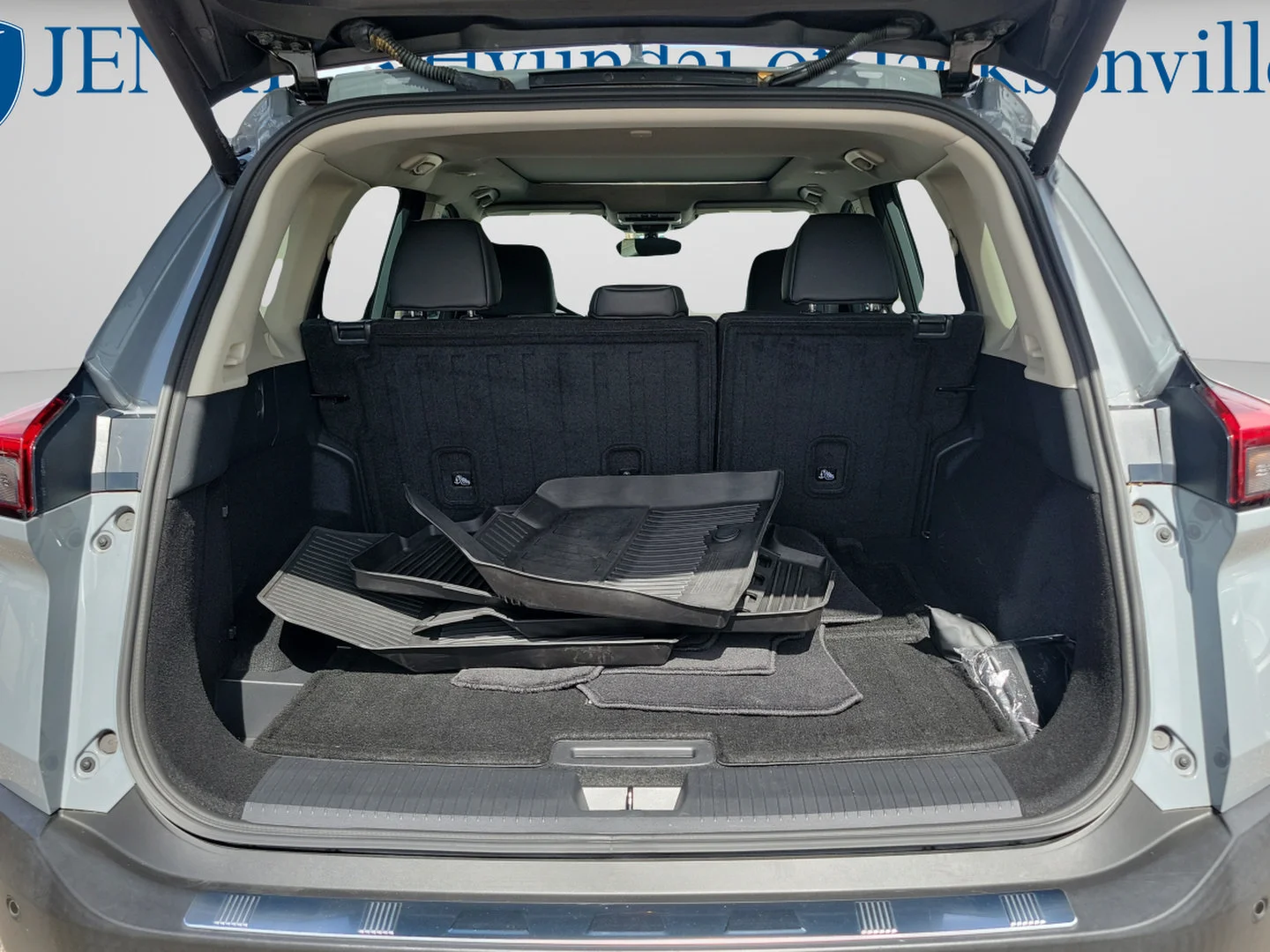 Used 2023 Boulder Gray Pearl Nissan SL image 8