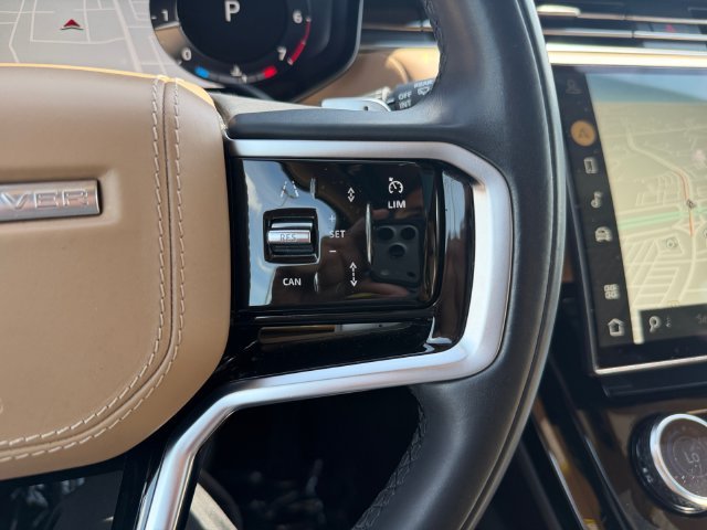 Used 2023 Green Land Rover SE image 23