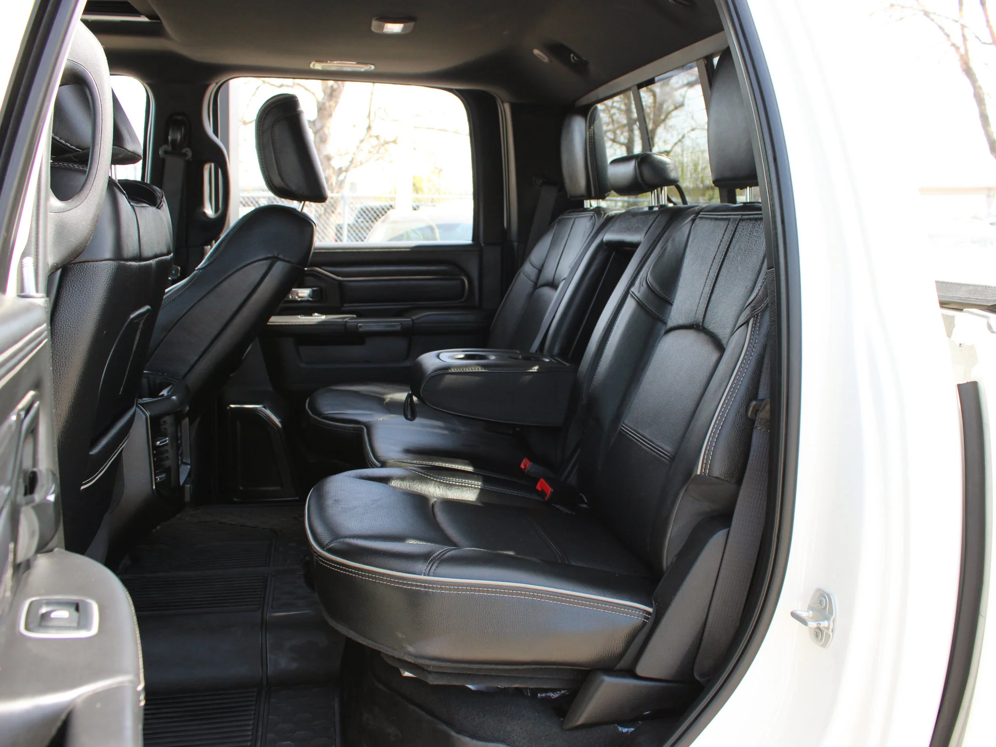 Certified Used 2024 White RAM Limited * Cummins Diesel | Night Edition | 5th Wheel & Gooseneck | Apple CarPlay | Adaptive Cruise image 18