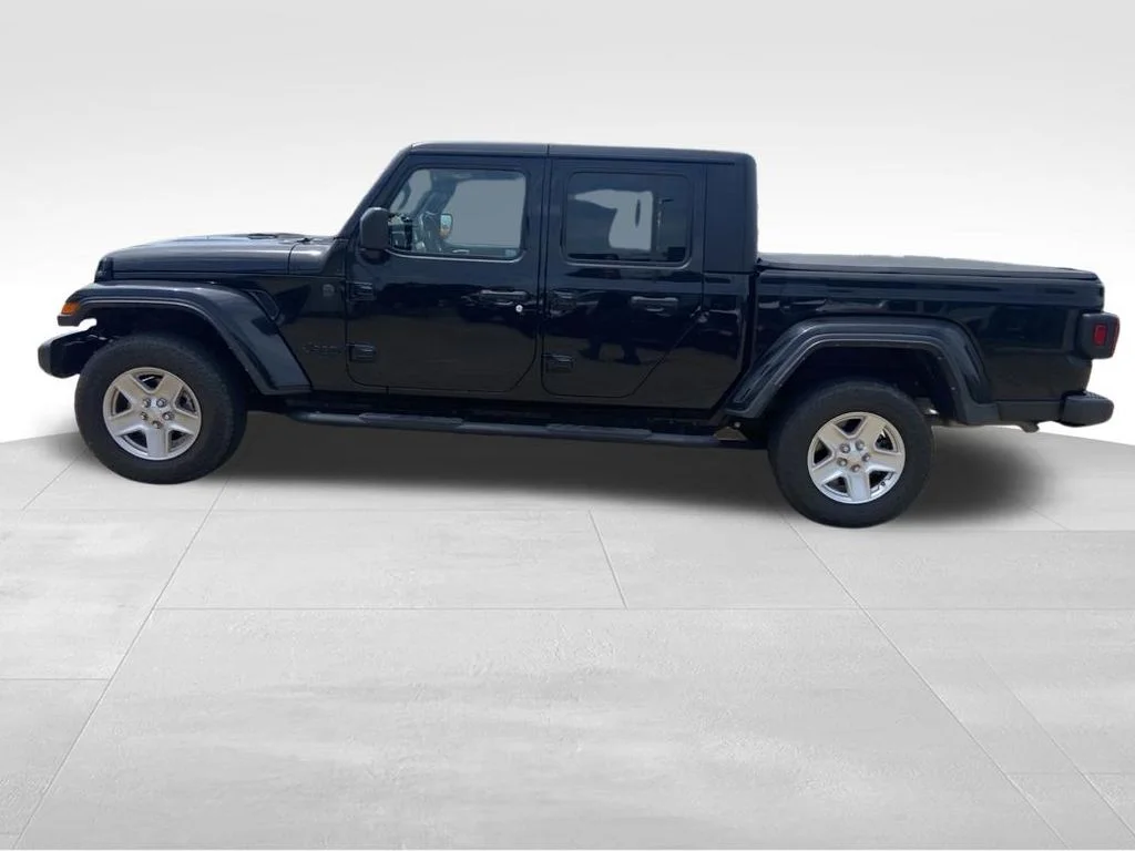 Used 2022 Black Jeep Sport image 22