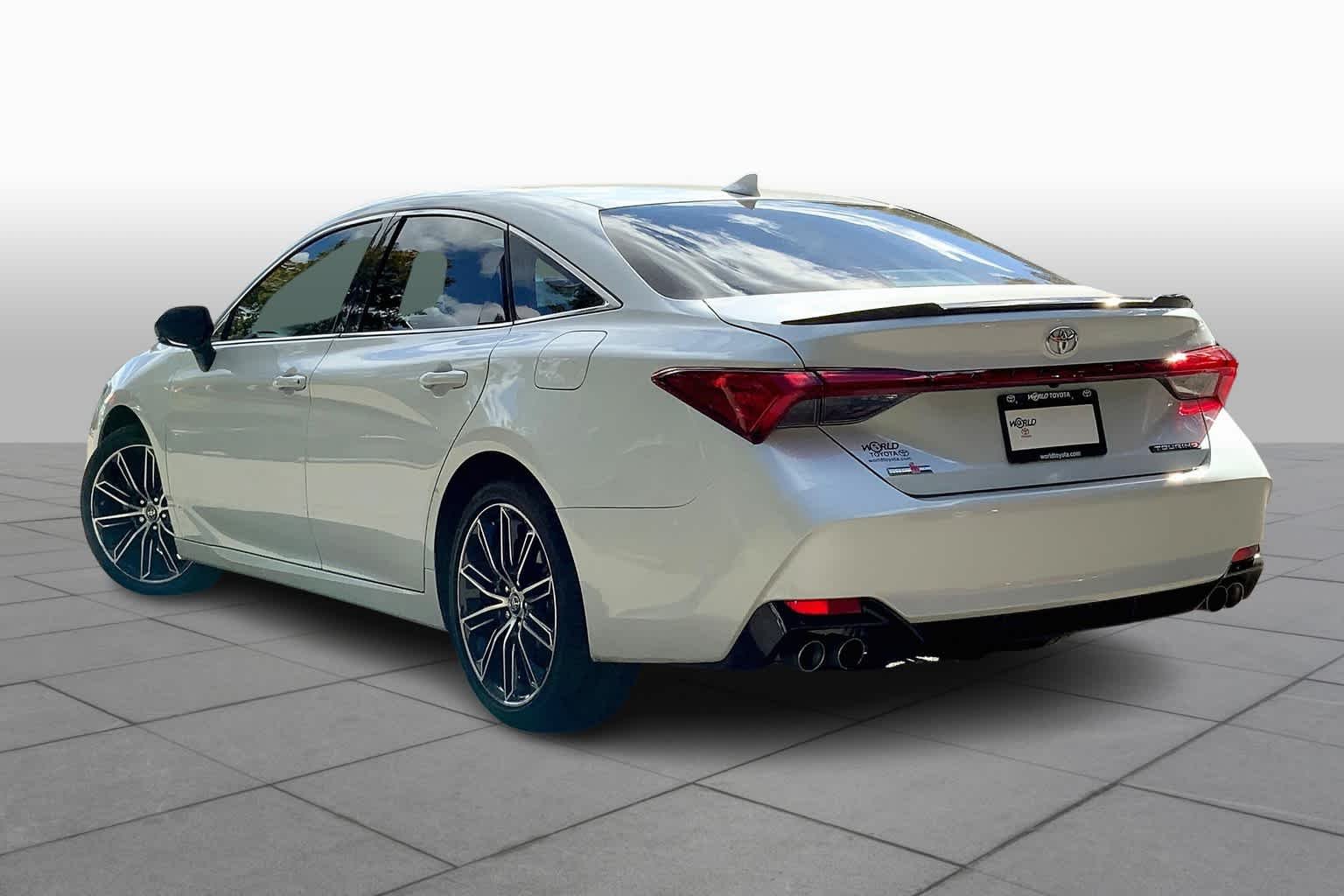 Used 2019 Wind Chill Pearl Toyota Touring image 11