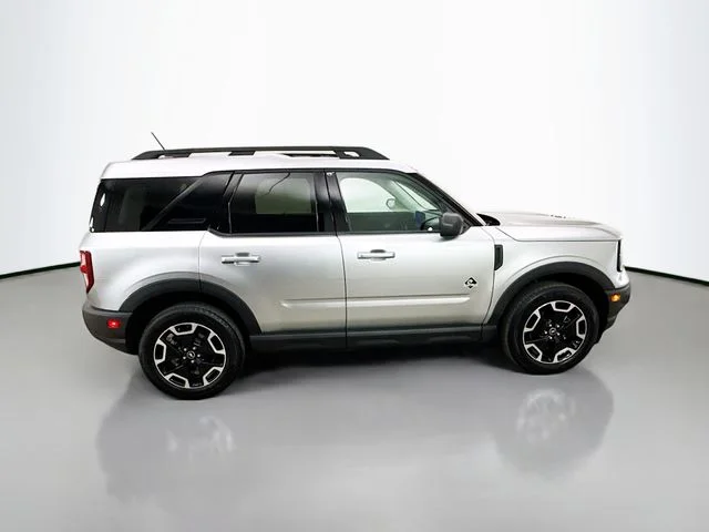 Used 2023 Silver Metallic Ford Outer Banks image 8
