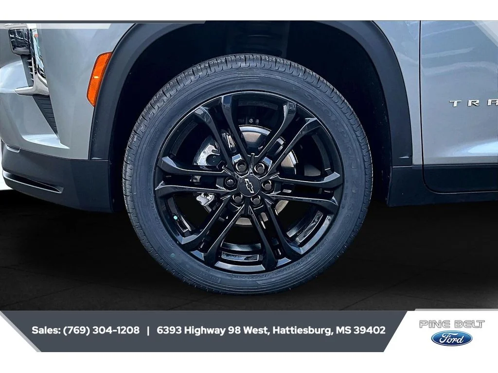 Used 2025 Sterling Gray Metallic Chevrolet FWD LT image 7