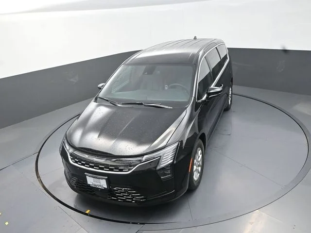 New 2027 Diamond Black Crystal Pearl-Coat Exterior Paint Chrysler Select image 13