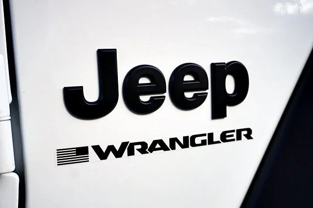 New 2026 Bright White Clear-Coat Exterior Paint Jeep Sport image 11