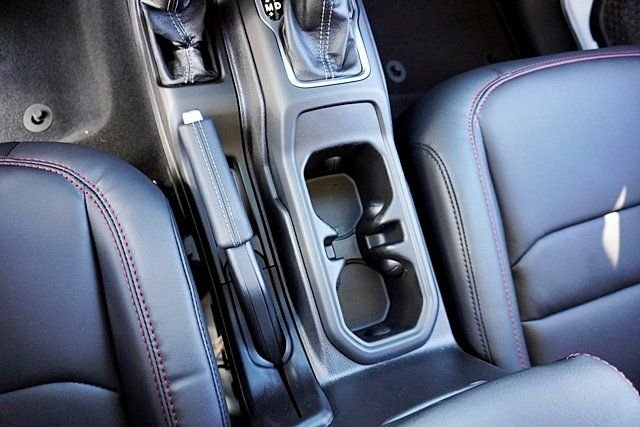 New 2026 Bright White Clear-Coat Exterior Paint Jeep Rubicon image 36