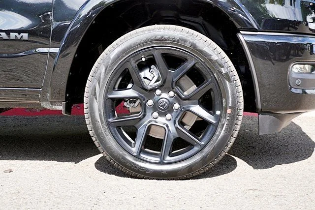 New 2026 Diamond Black Crystal Pearl-Coat Exterior Paint RAM Laramie image 8