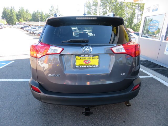 Used 2015  Toyota LE image 4