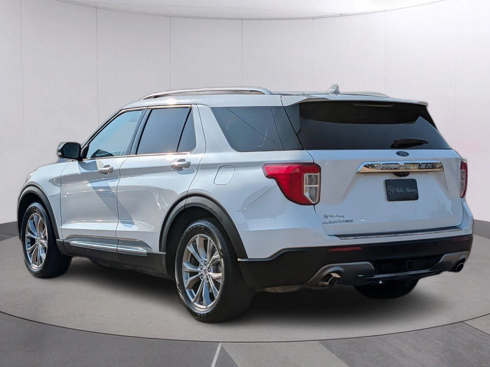 Used 2021 Star White Metallic Tri-Coat Ford Limited image 3