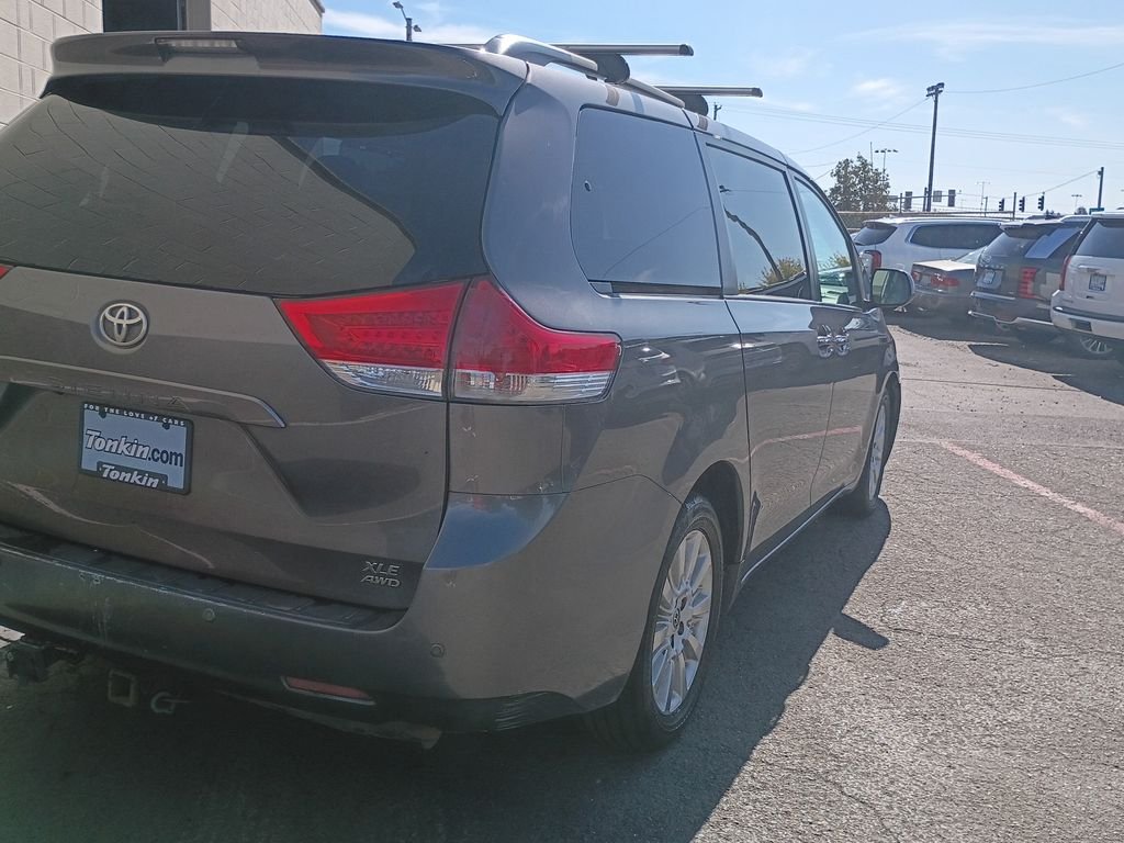 Used 2014 Predawn Gray Mica Toyota XLE image 3