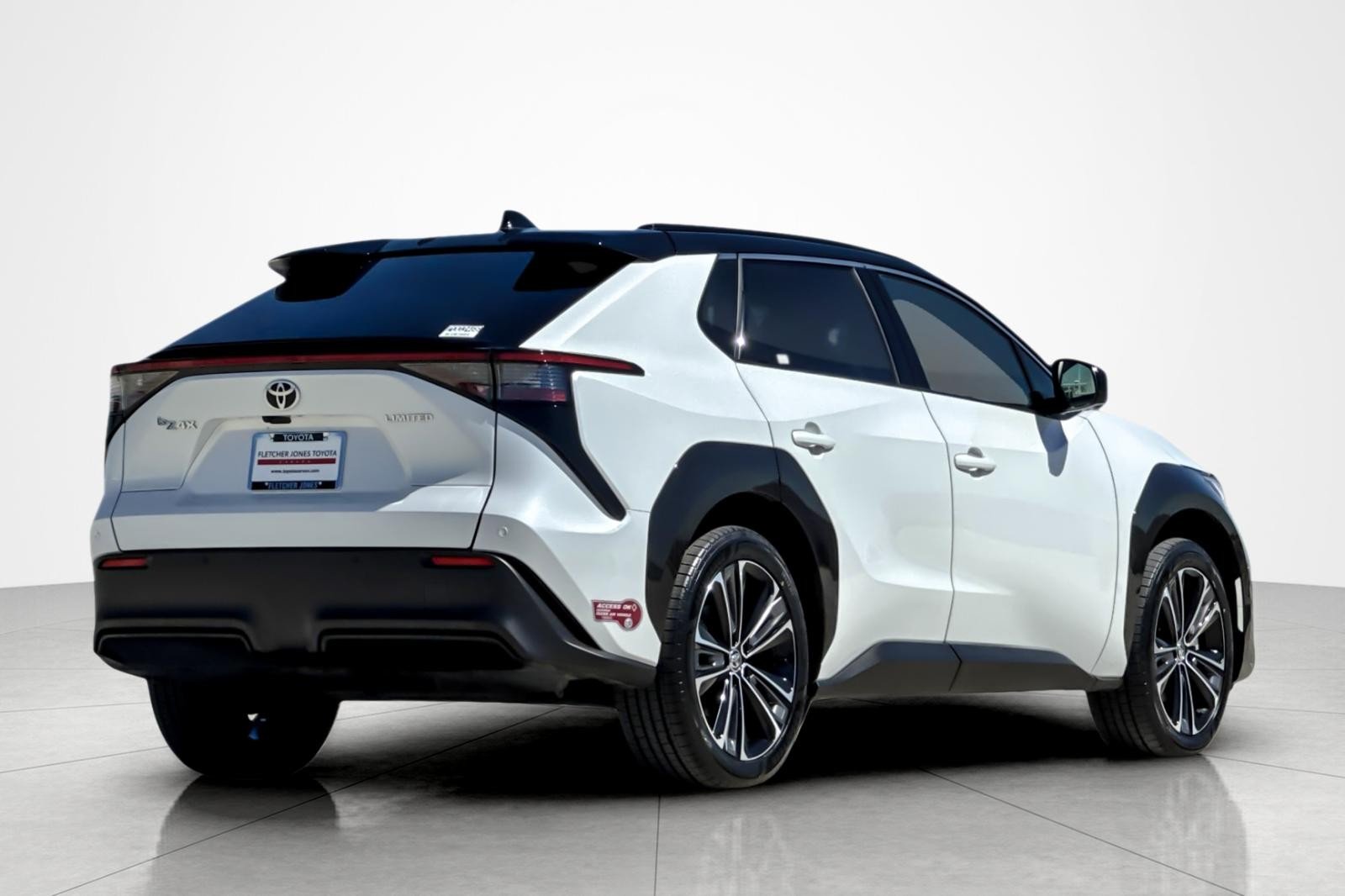 Certified Used 2023 Wind Chill Pearl Toyota Limited image 5