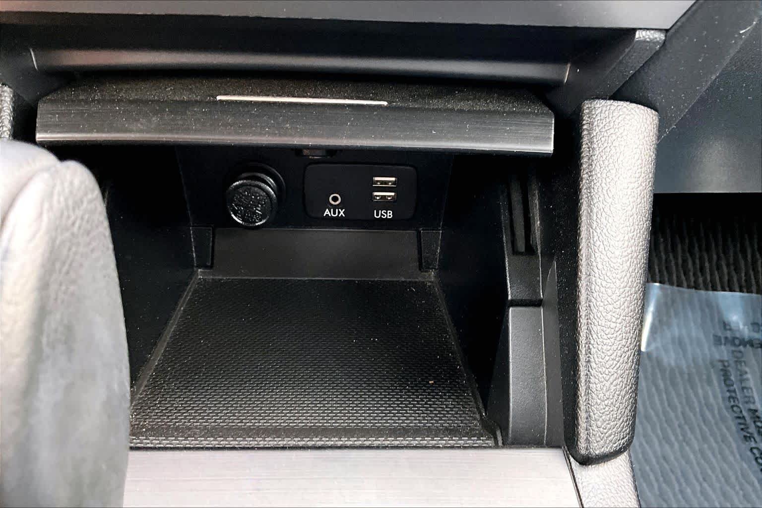 Used 2017 Ice Silver Metallic Subaru Limited image 33