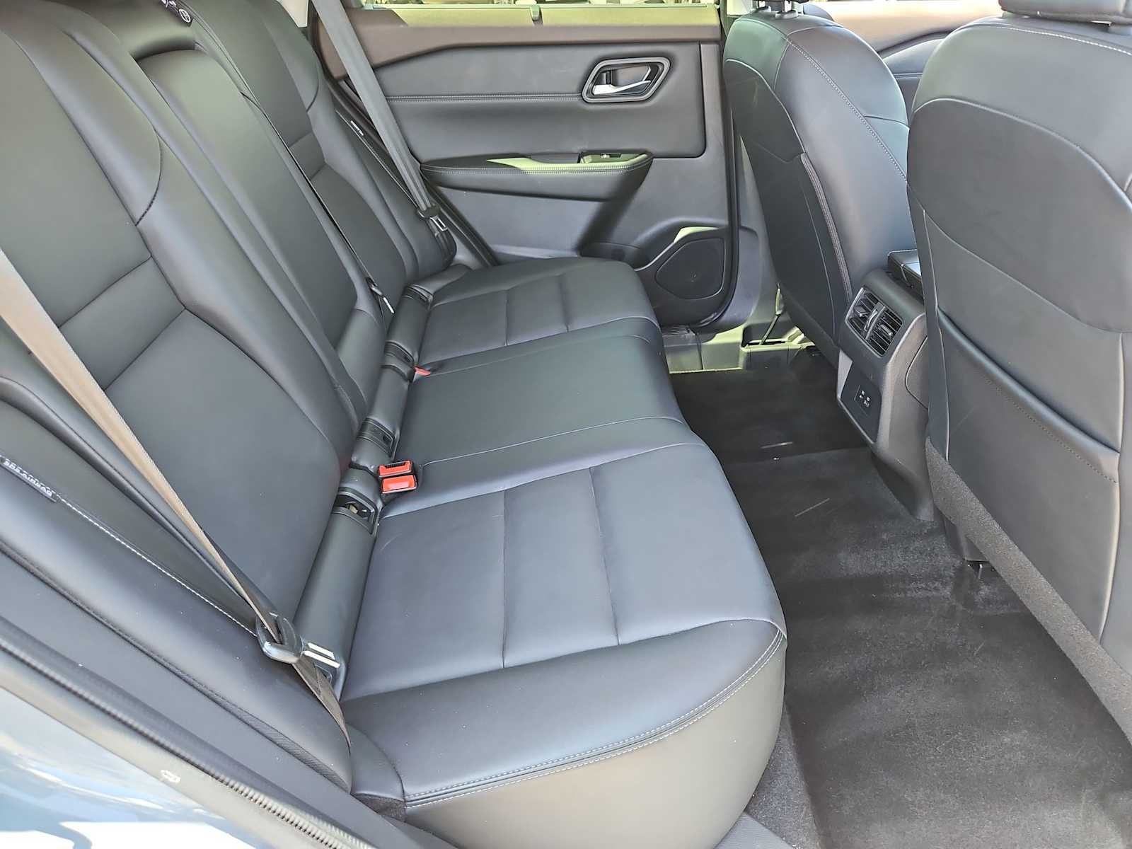 Used 2023 Boulder Gray Pearl/Super Black Nissan SV image 20