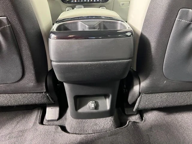Used 2023 White Kia S image 30
