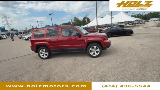 Used 2015 Red Jeep Sport image 10