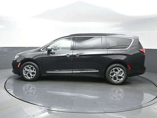 Used 2023 Black Chrysler Limited image 4