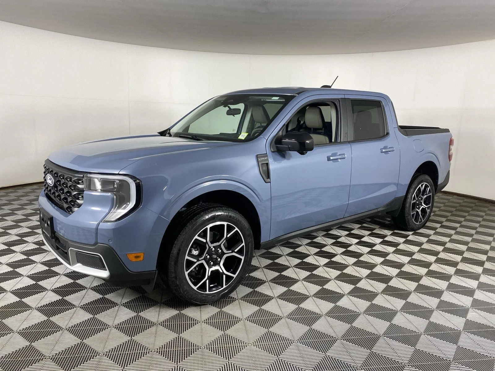 Used 2025 Azure Gray Metallic Ford LARIAT image 3
