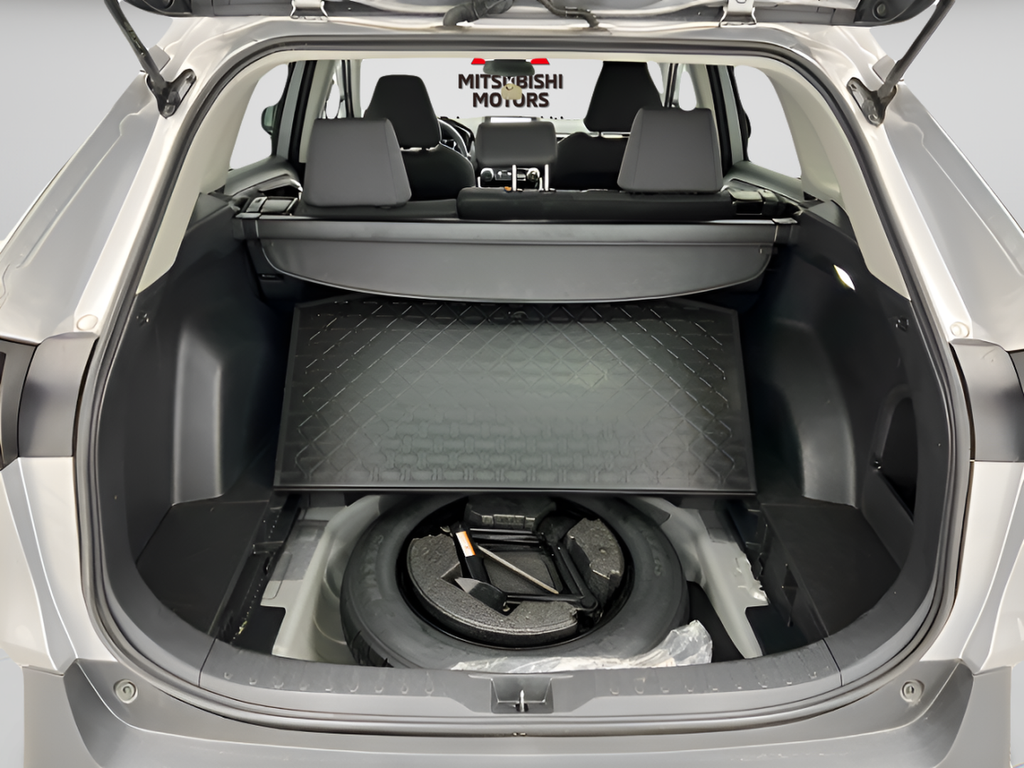 Used 2025 Silver Sky Metallic Toyota XLE image 39