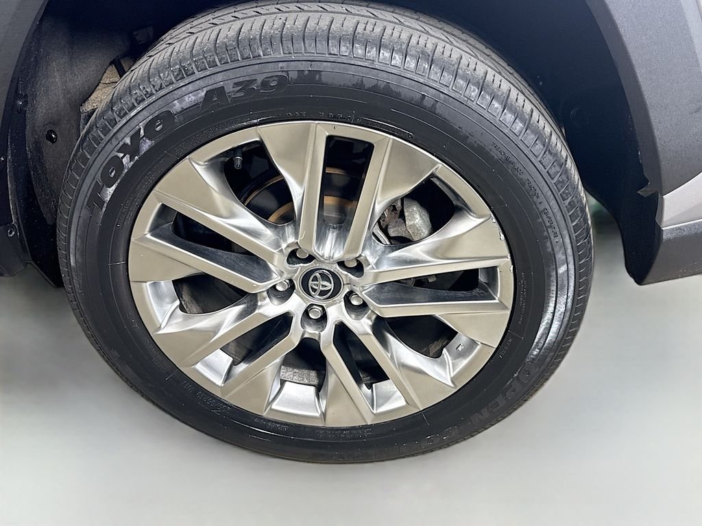Used 2021 Silver Sky Metallic Toyota XLE Premium image 9