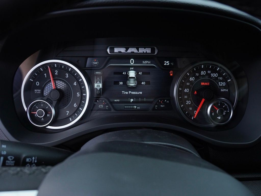 New 2026 Granite Crystal Metallic Clear-Coat Exterior Paint RAM Big Horn Night Edition image 29