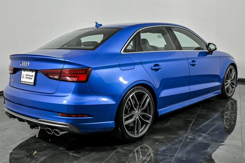 Used 2017 Ara Blue Crystal Effect Audi 2.0T quattro Prestige image 9