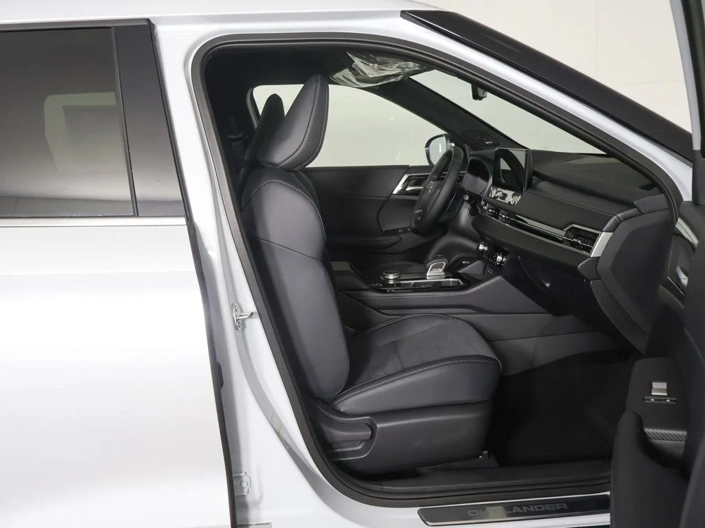 New 2026 White Mitsubishi LE 1.5T 2WD image 29