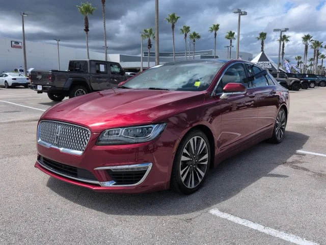 Used 2019 Red Lincoln Reserve image 8