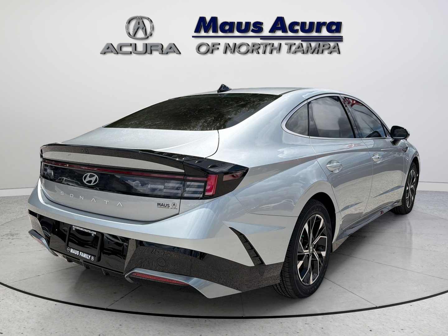 Used 2024 Silver Hyundai SEL image 4