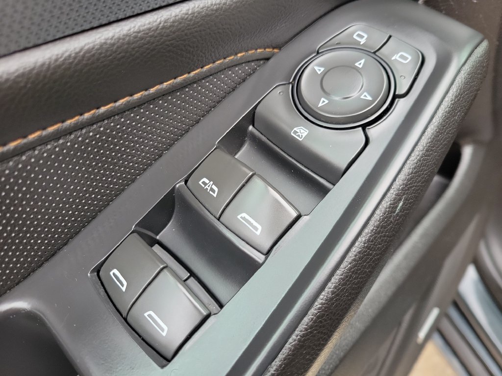 Used 2018 GRAPHITE METALLIC Chevrolet Premier image 20