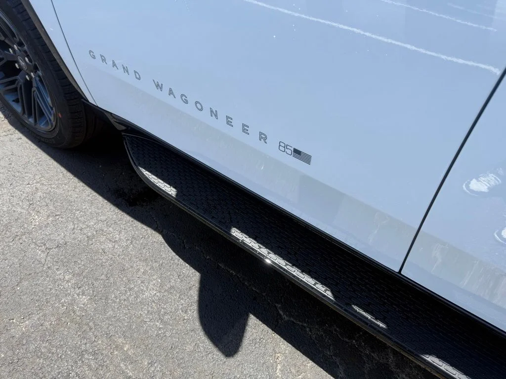 New 2026 Bright White Clear-Coat Exterior Paint Jeep  image 11