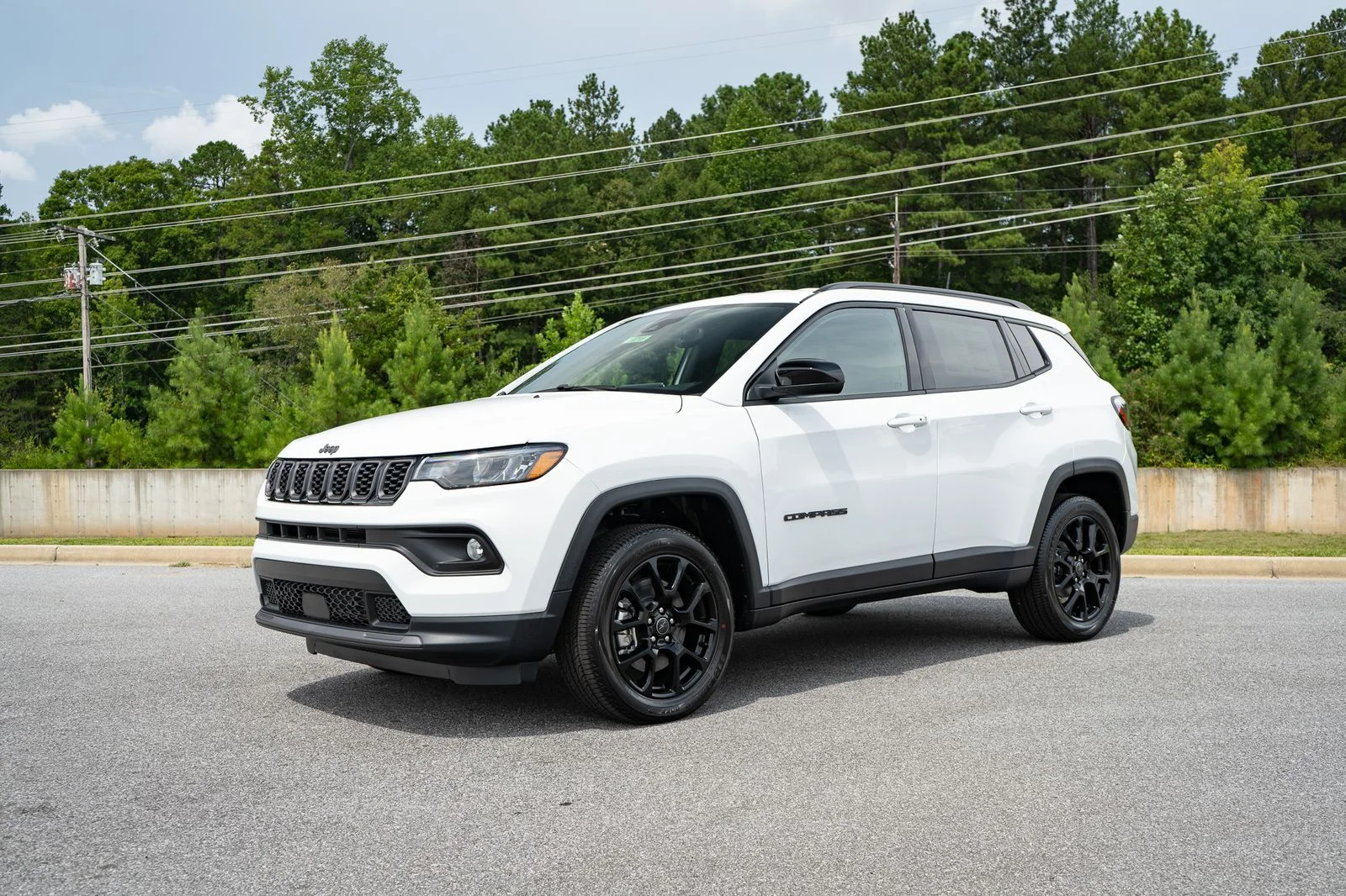 New 2026 Bright White Clear-Coat Exterior Paint Jeep Latitude image 3