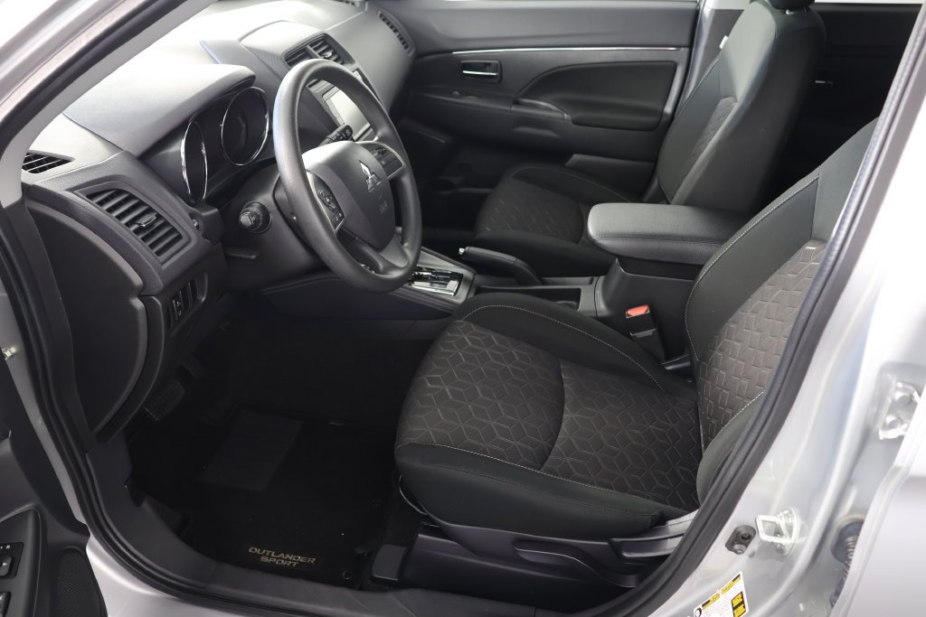 Used 2024  Mitsubishi 2.0 ES image 16