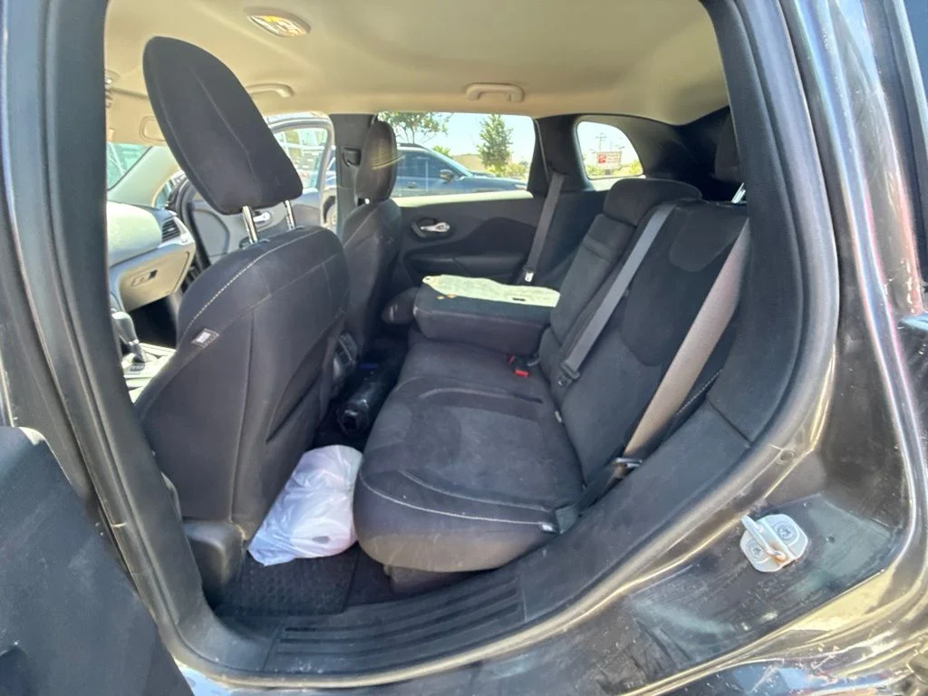 Used 2016 Gray Jeep Latitude image 18