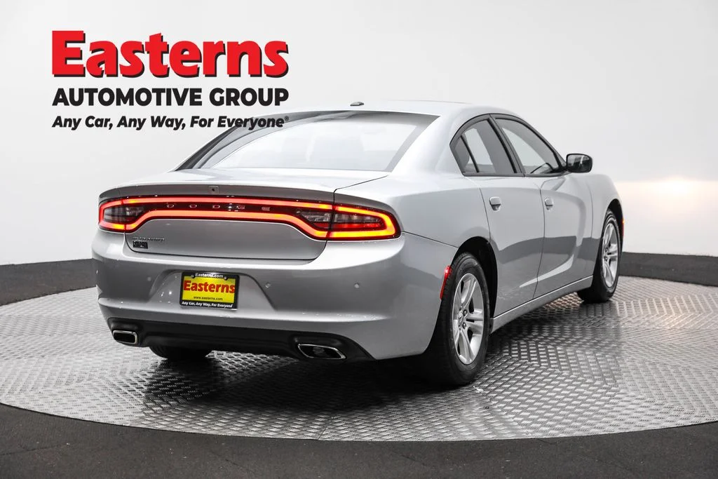 Used 2022 Silver Dodge SXT image 5