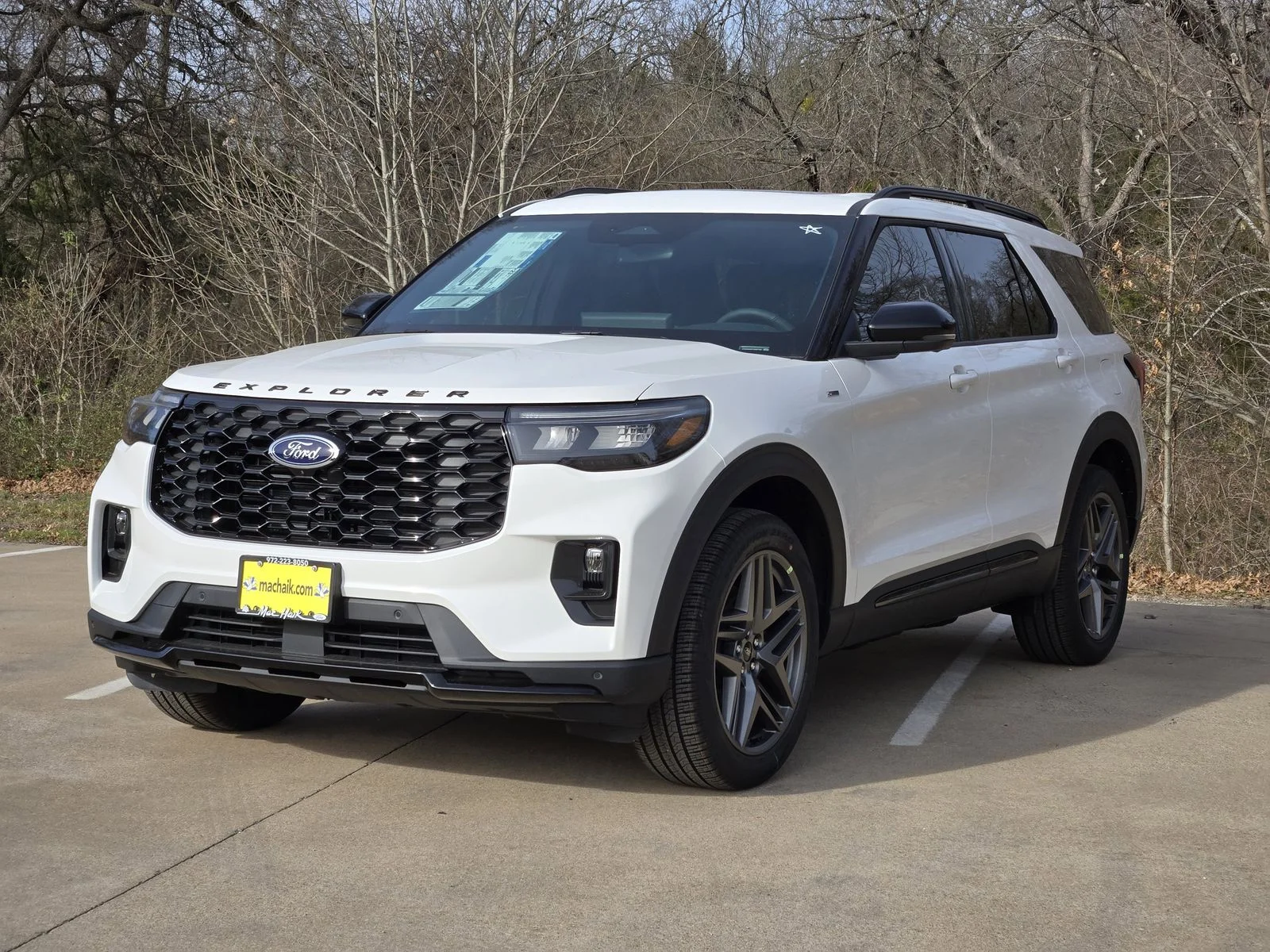 New 2026 Star White Metallic Tri-Coat Ford ST-Line image 2