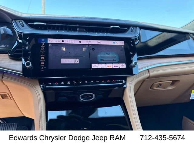 New 2026 Diamond Black Crystal Pearl-Coat Exterior Paint Jeep Summit image 16