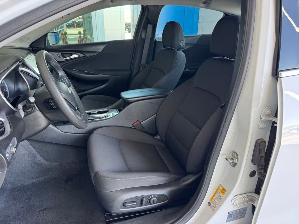 Used 2025 White Chevrolet LT image 16