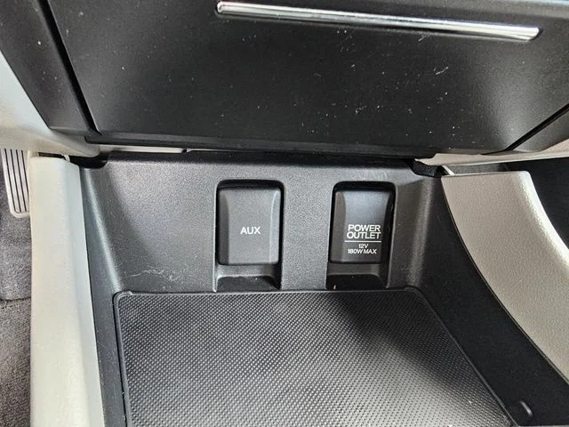 Used 2013  Honda Hybrid image 34