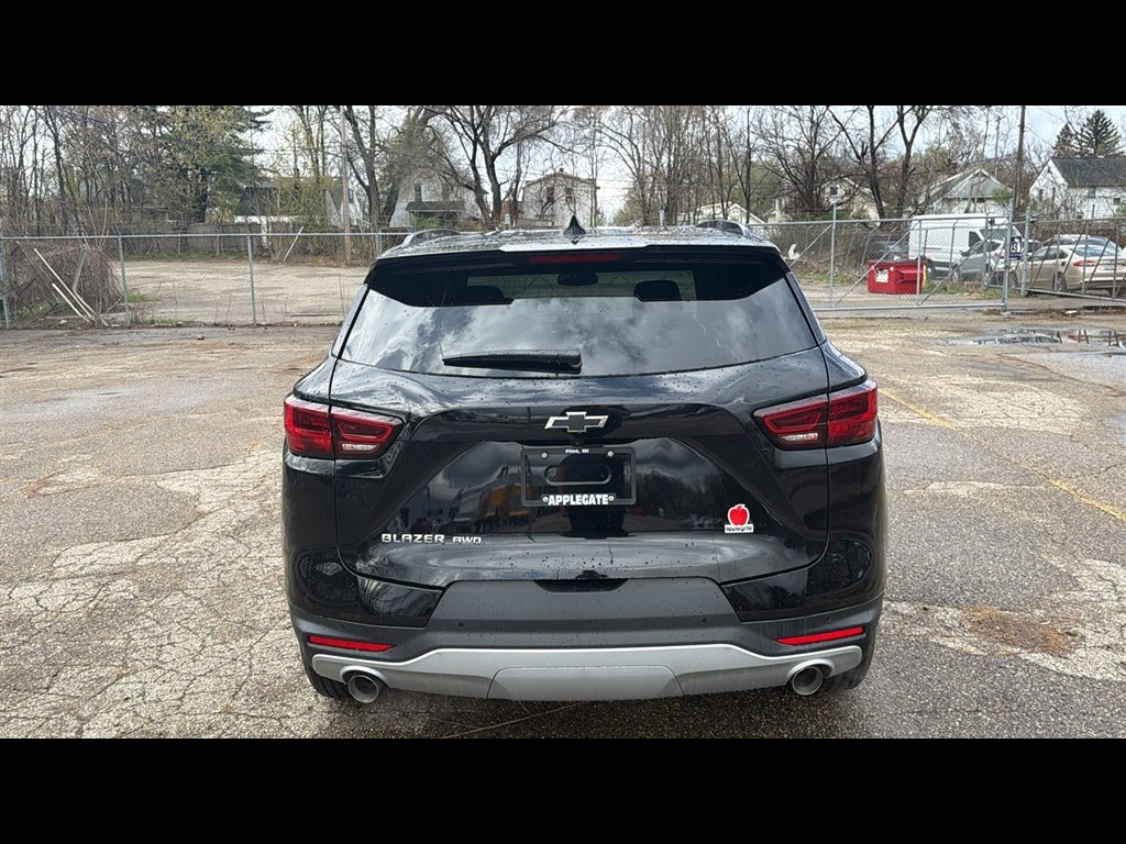 New 2026 Black Chevrolet 2LT image 26