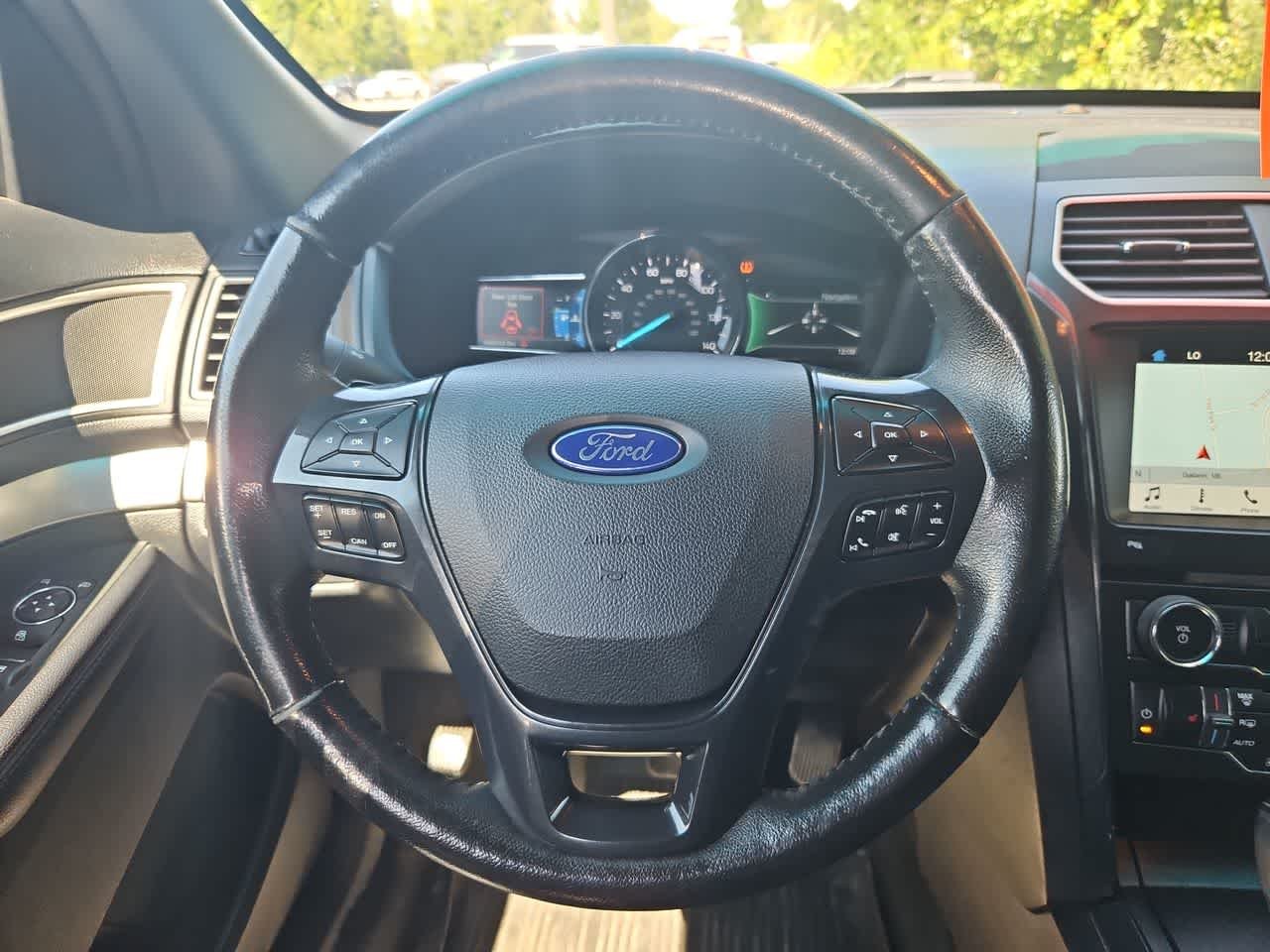 Used 2017 Smoked Quartz Metallic Tinted Clearcoat Ford XLT image 19