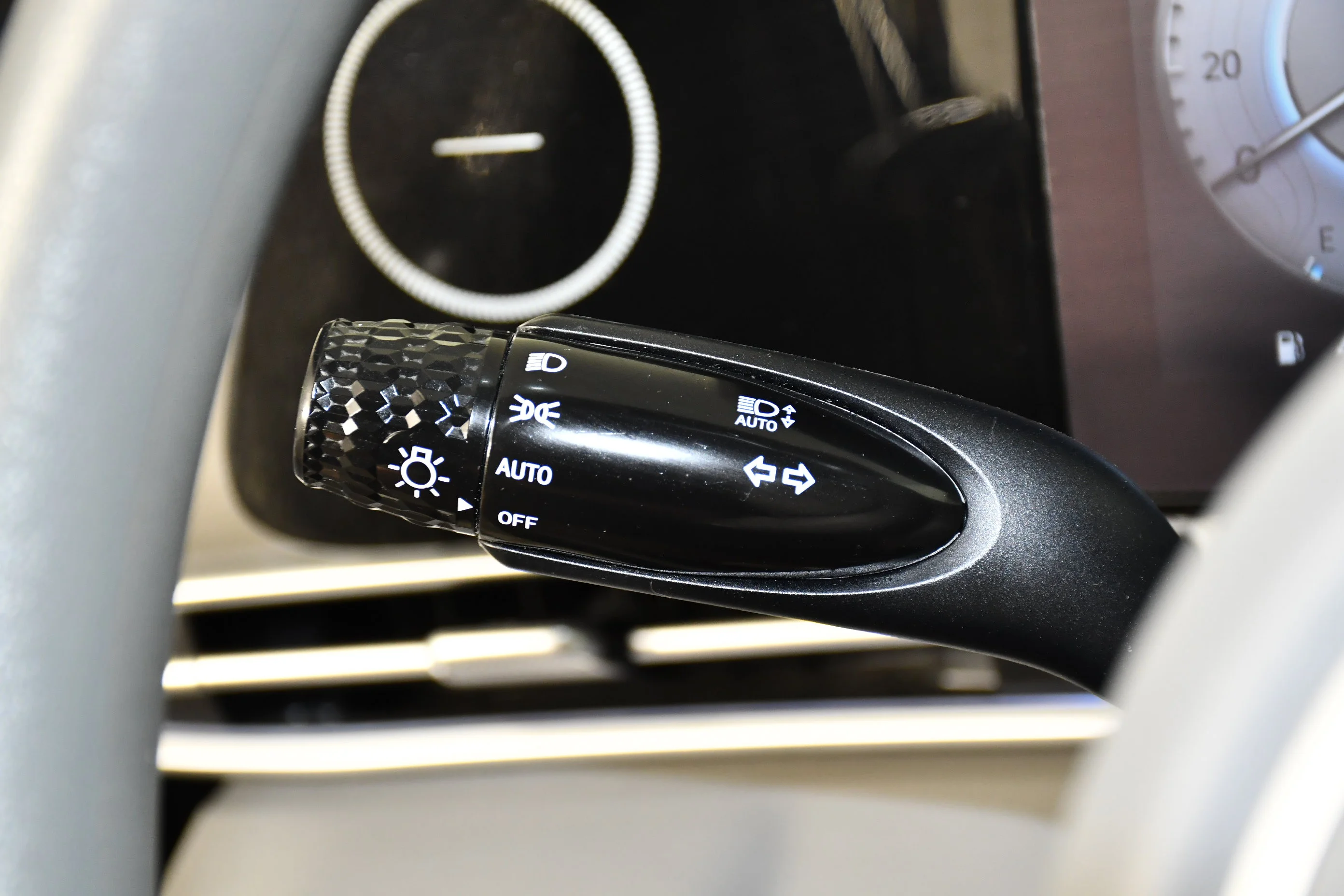 Used 2024 Abyss Black Hyundai SEL image 22
