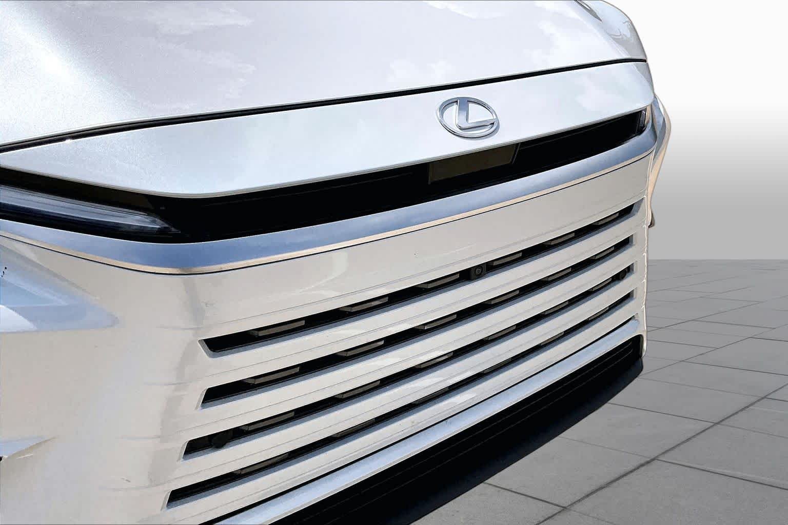 Used 2025 Wind Chill Pearl Lexus Premium image 29
