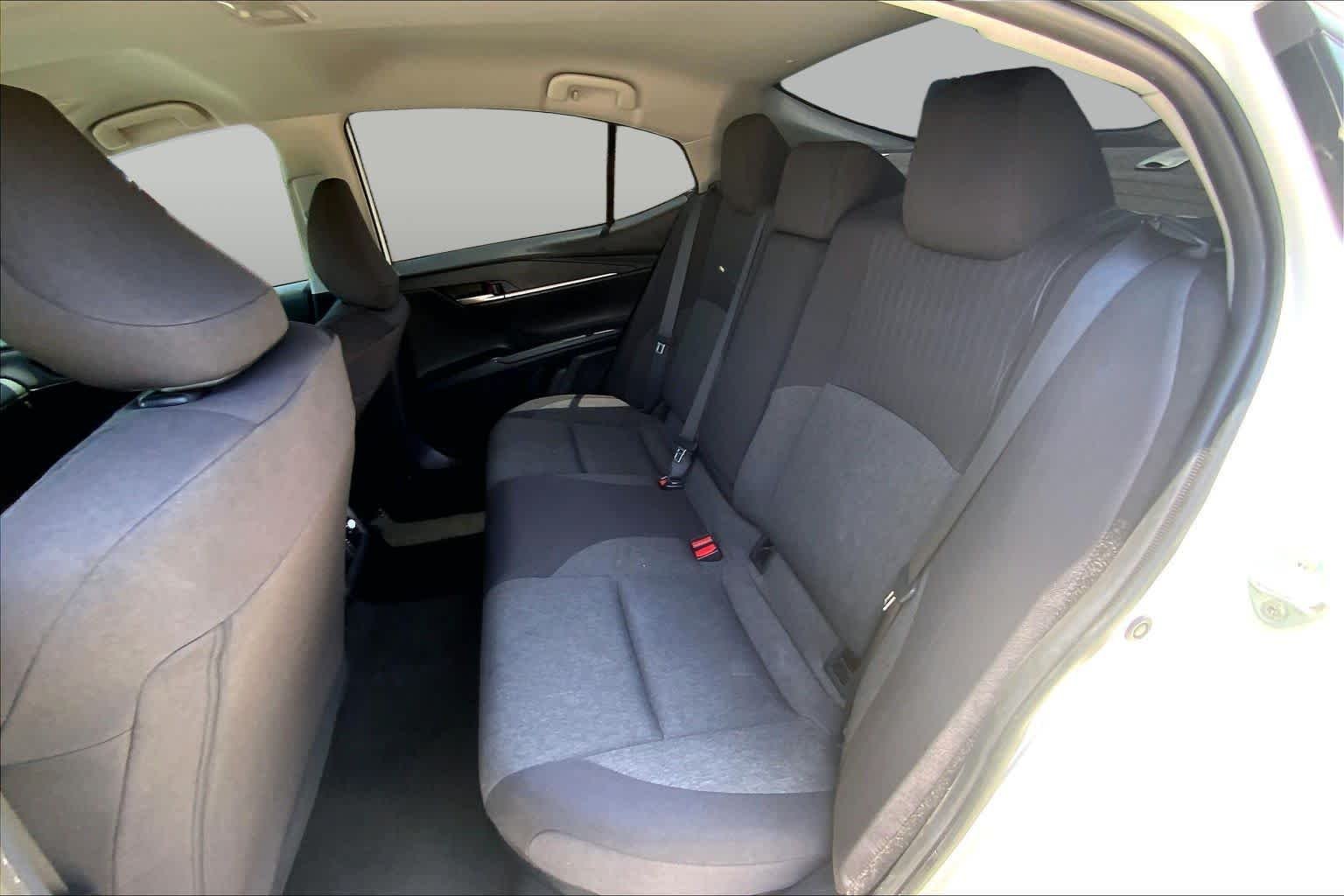 Used 2025 Ice Cap Toyota LE image 39