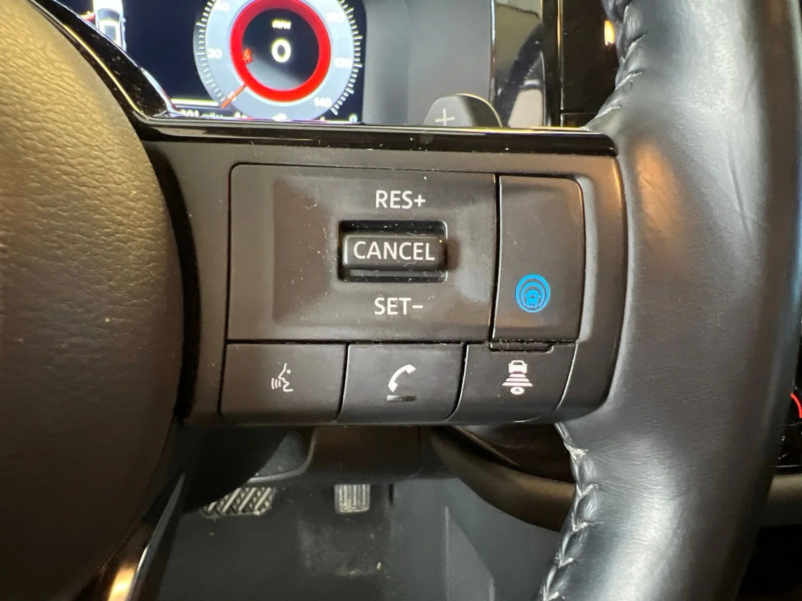 Used 2023 White Nissan Platinum image 34