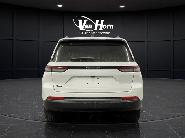 New 2026 Bright White Clear-Coat Exterior Paint Jeep Altitude image 14