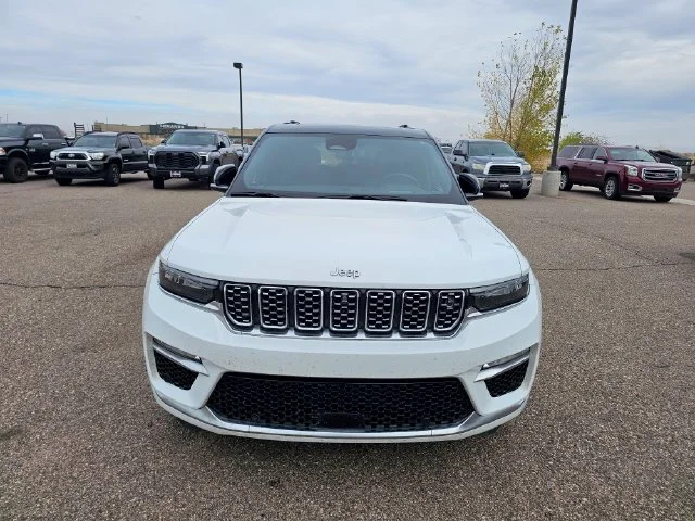 Used 2023  Jeep Summit image 3