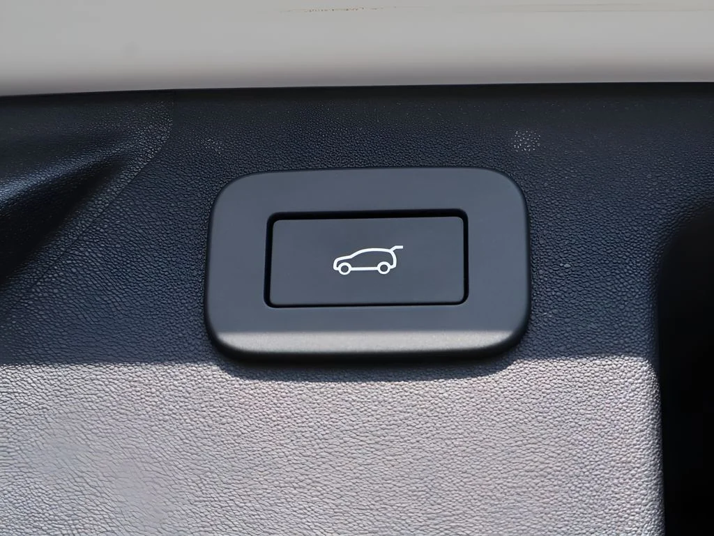 New 2026 Fuji White Land Rover Landmark image 16