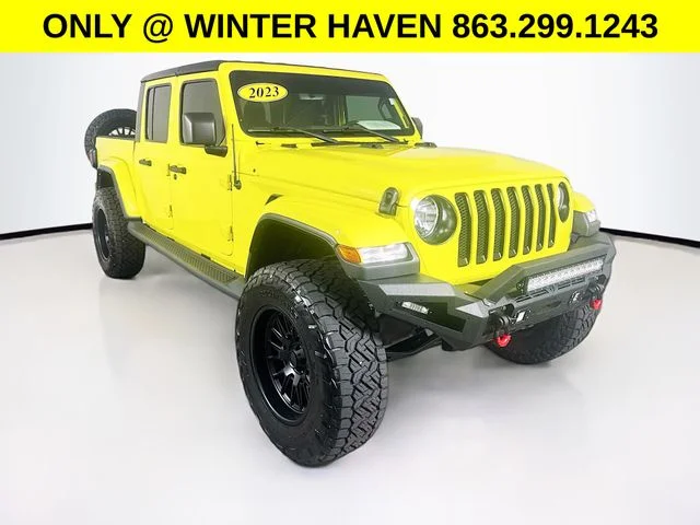 Used 2023  Jeep Sport S image 1