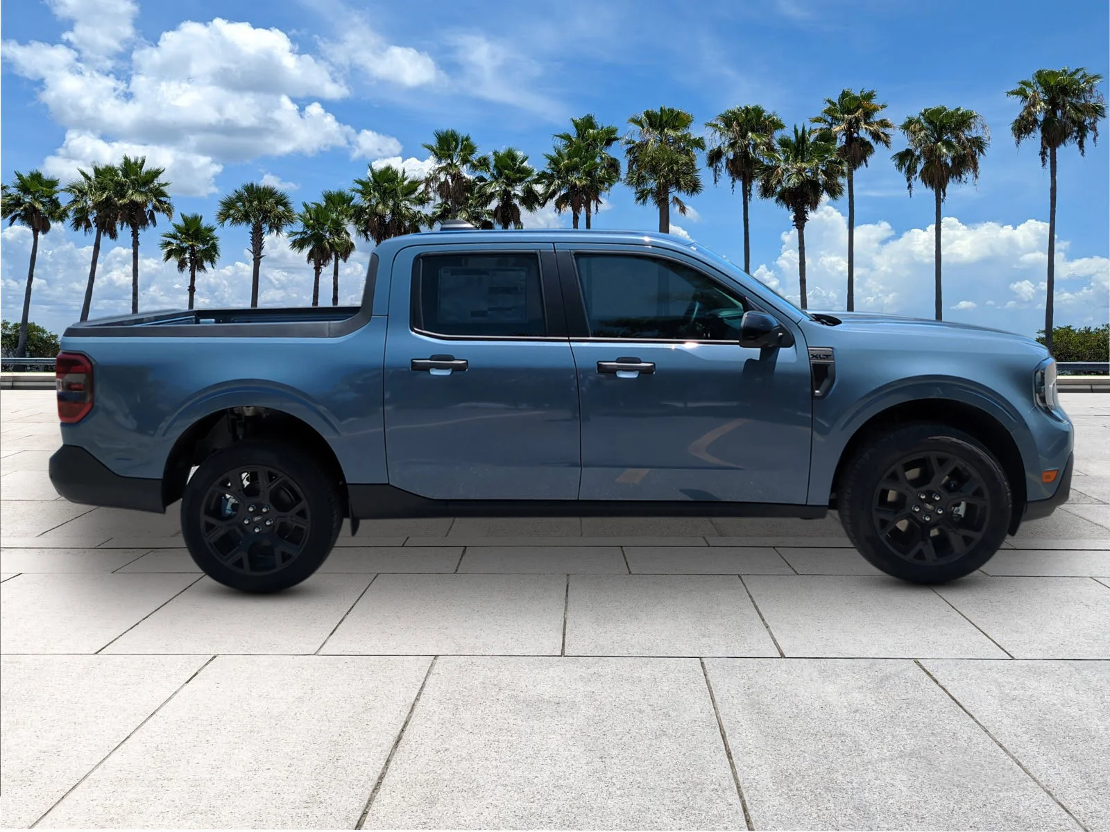 New 2025 Azure Gray Metallic Tri-Coat Ford XLT image 7