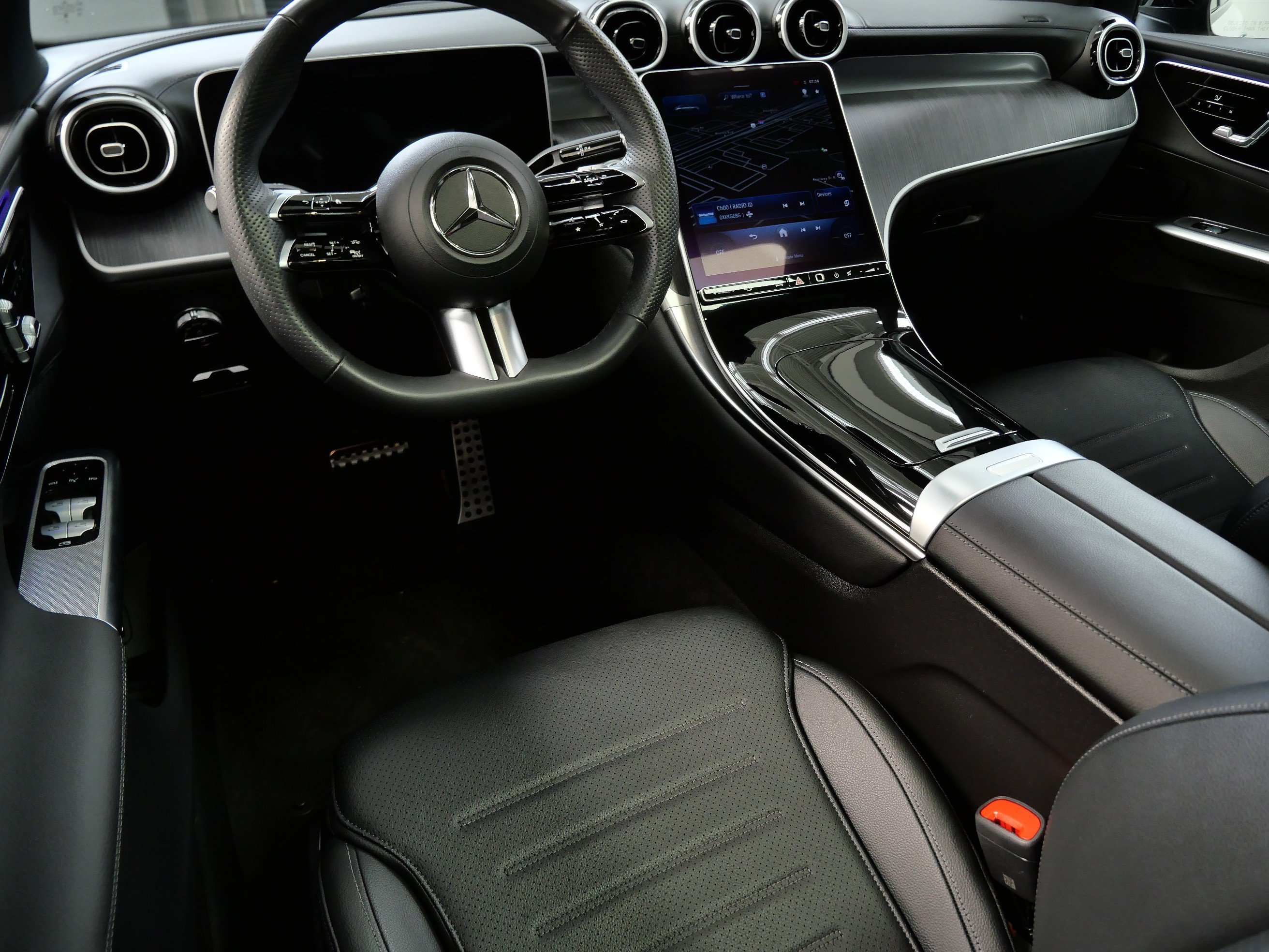 Used 2024 Polar White Mercedes-Benz GLC 300 image 2